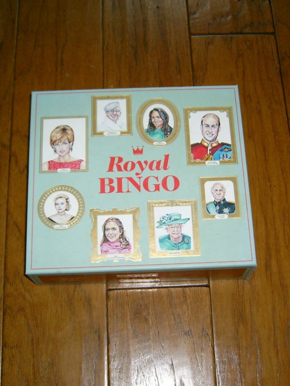 Royal Bingo by Holly Exley, Bingo Board Game with Royal Family, Complet